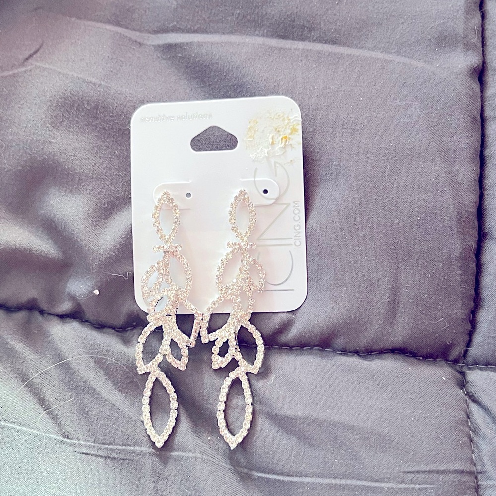Silver pierced earrings - Picture 3 of 3